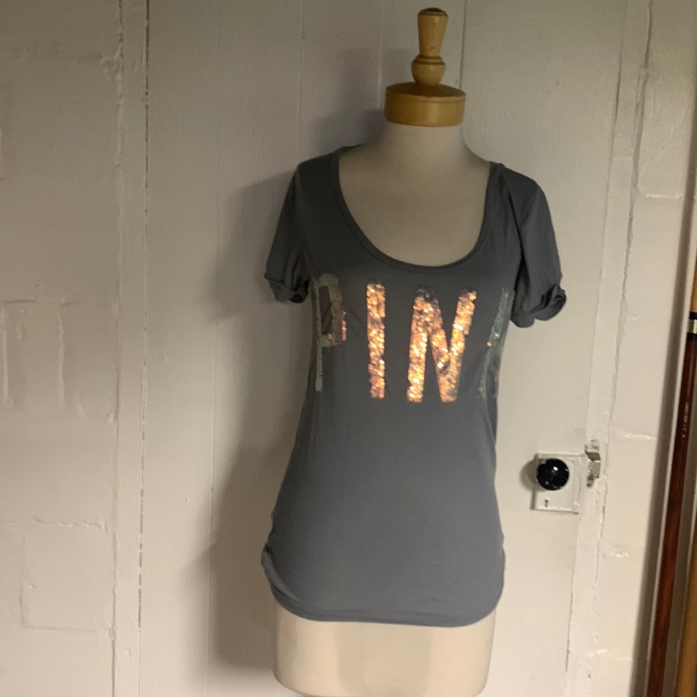 Like new the color is gray is size M